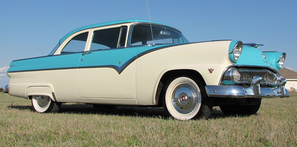 1955 Ford Fairlane Club Sedan&nbsp; right front