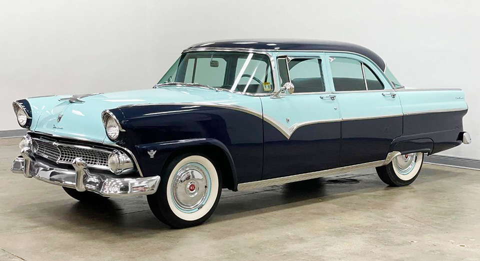 1955 Ford Fairlane Town Sedan&nbsp; left front