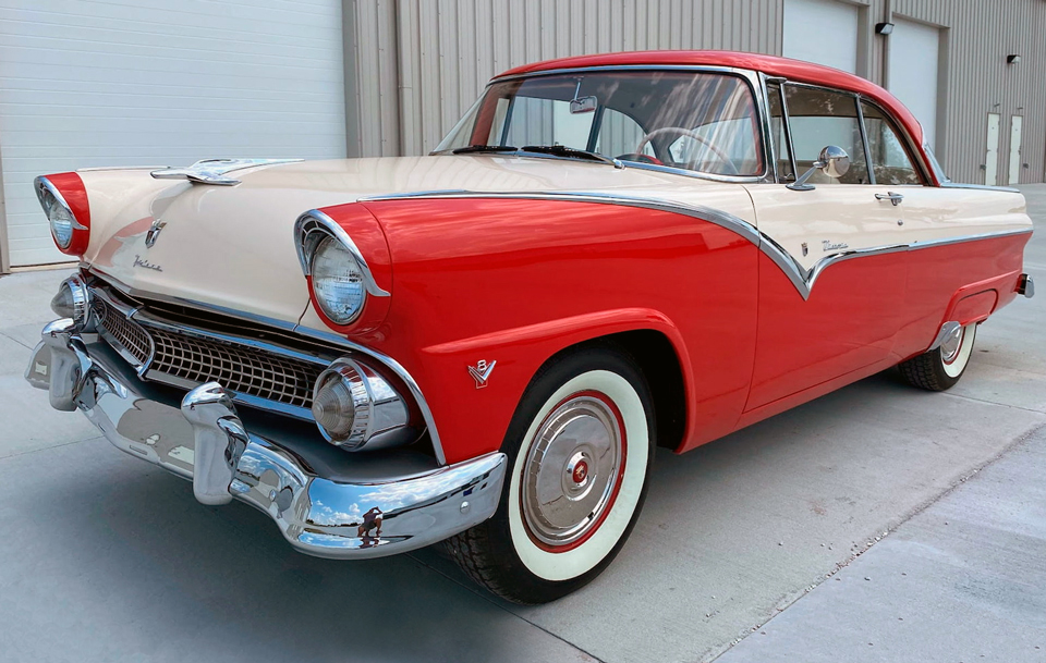 1955 Ford Fairlane Victoria&nbsp; left front